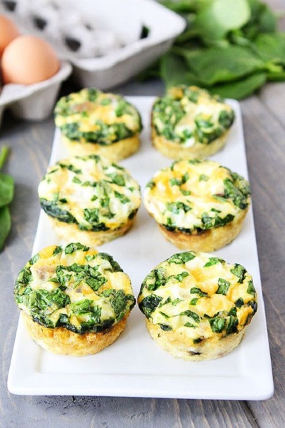 Маффины с яйцами, колбасой, шпинатом и сыром Маффины с яйцами, колбасой, шпинатом и сыром