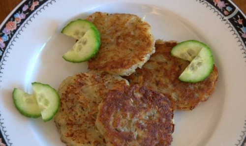 Драники из картофеля и лука с розмарином Драники из картофеля и лука с розмарином