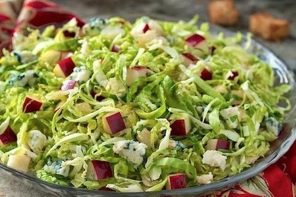 Салат из яблок с брюссельской капустой
