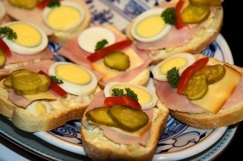 Вкусный сочный бутерброд с ветчиной