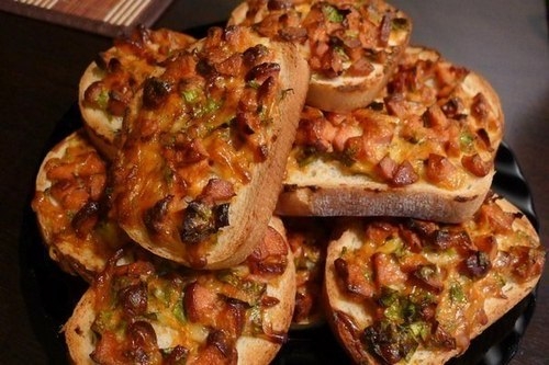 Быстрые горячие бутерброды с колбасой и сыром