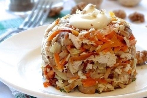 Салат «Сытный» с куриным филе Салат «Сытный» с куриным филе