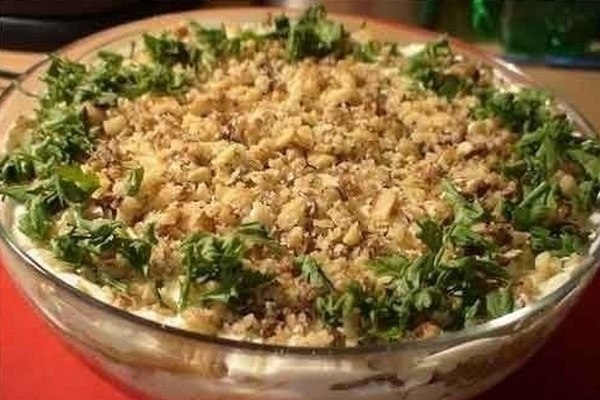 Простой салат для детей с куриной грудкой Простой салат для детей с куриной грудкой