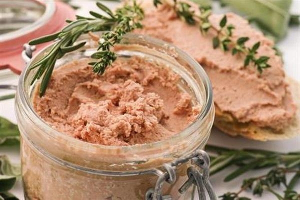 Паштет из копченой колбасы и сала Паштет из копченой колбасы и сала