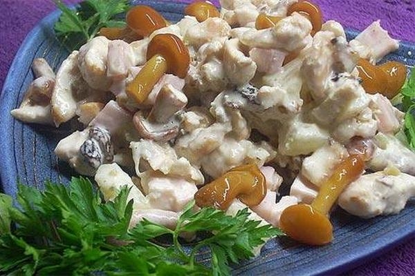Простой салат с грибами и овощами Простой салат с грибами и овощами