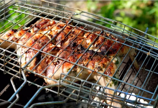 Курица гриль целиком на мангале Курица гриль целиком на мангале