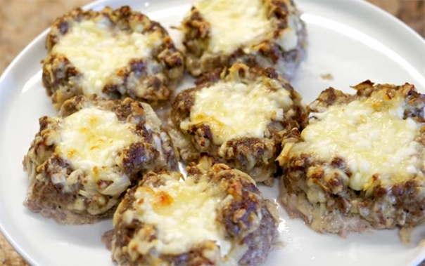 Мясные ватрушки с сыром в духовке Мясные ватрушки с сыром в духовке
