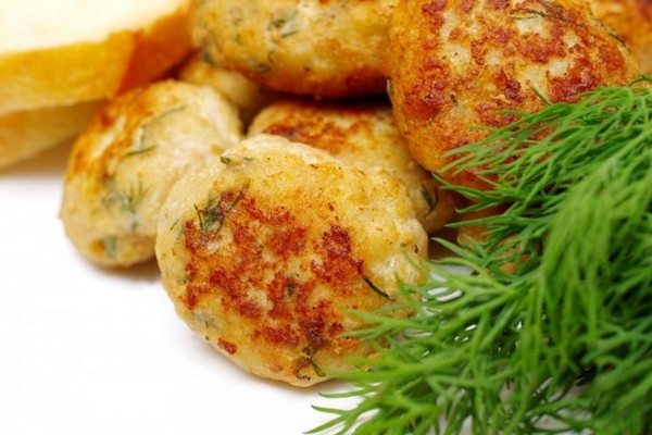 Куриные котлетки с ананасами и сыром Куриные котлетки с ананасами и сыром