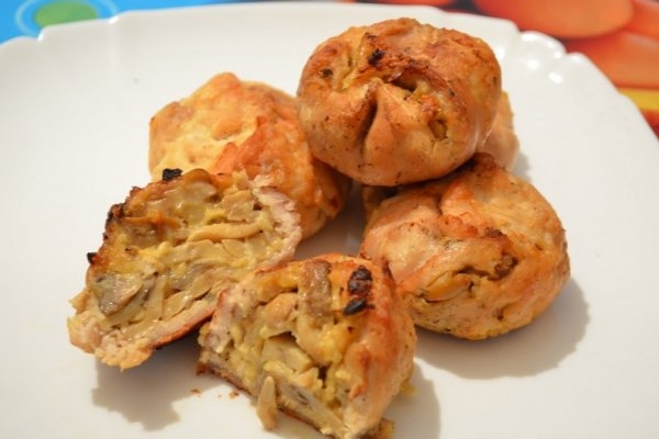 Куриные бомбочки с сырно-грибной начинкой Куриные бомбочки с сырно-грибной начинкой