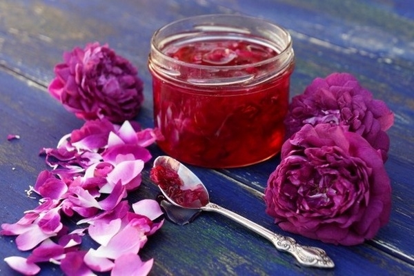 Варенье с лимоном из лепестков розы Варенье с лимоном из лепестков розы