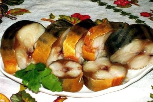 Быстрая скумбрия в луковой шелухе Быстрая скумбрия в луковой шелухе
