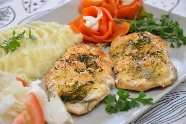Сочная куриная грудка в майонезе