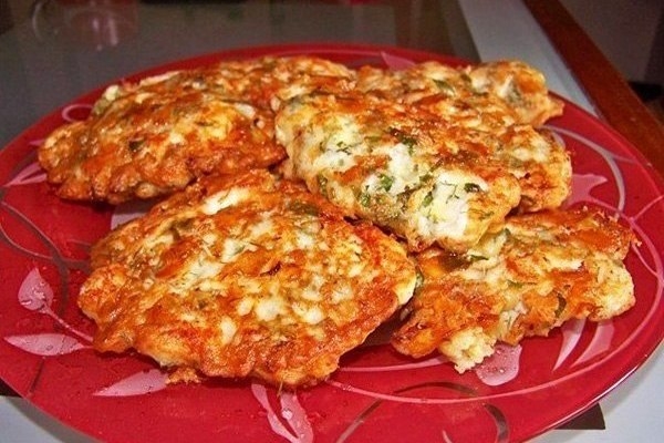 Оладьи из курицы с сыром и зеленью Оладьи из курицы с сыром и зеленью