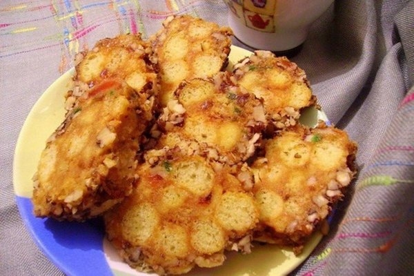 Пирожное из кукурузных палочек с орехом Пирожное из кукурузных палочек с орехом