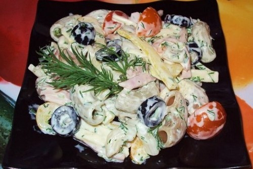 Итальянский салат с макаронами и болгарским перцем Итальянский салат с макаронами и болгарским перцем