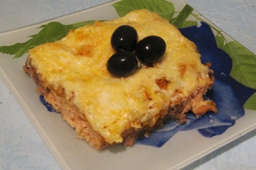 Запеченная в духовке горбуша с сыром и помидорами