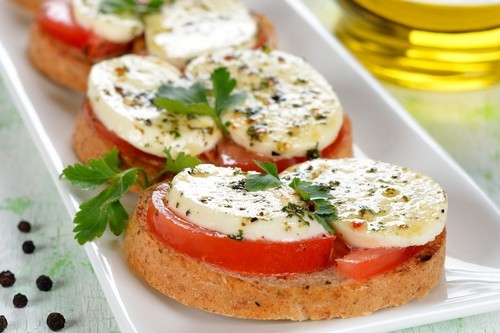 Бутерброды с курицей и моцареллой