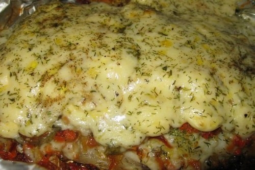 Пангасиус с овощами, запеченный под сыром Пангасиус с овощами, запеченный под сыром
