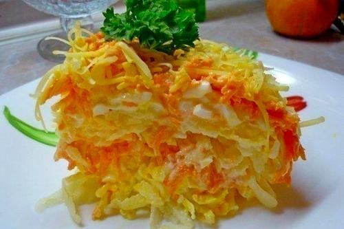Салат из свежей моркови с сыром и сметаной Салат из свежей моркови с сыром и сметаной