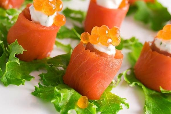 Рулеты из красной рыбы и сливочного сыра Рулеты из красной рыбы и сливочного сыра
