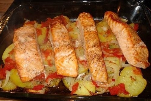 Лосось с картофелем и сельдереем в духовке Лосось с картофелем и сельдереем в духовке