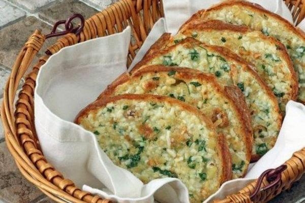 Хлеб с чесночным маслом в духовке Хлеб с чесночным маслом в духовке