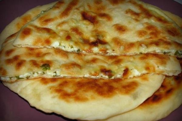 Быстрые хачапури с сыром и зеленью Быстрые хачапури с сыром и зеленью
