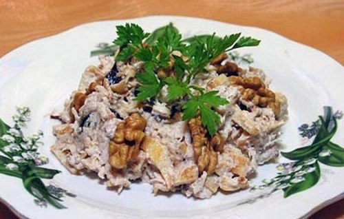 Салат из куриных сердечек с морковью и огурцами