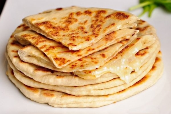 Хачапури с сырной начинкой сулугуни Хачапури с сырной начинкой сулугуни