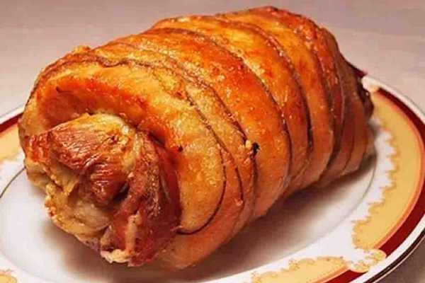Пряный рулет из свинины с чесноком Пряный рулет из свинины с чесноком