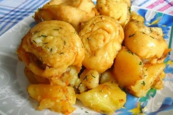 Жаркое с мясом, грибами и нудлями Жаркое с мясом, грибами и нудлями