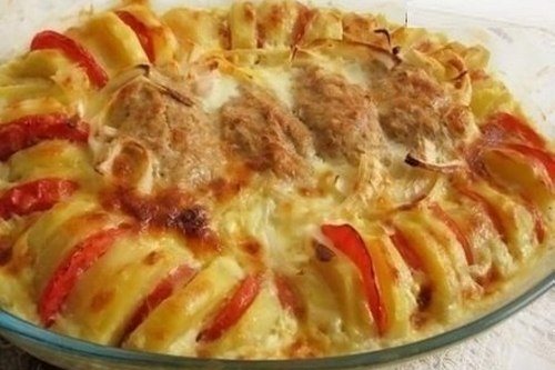 Куриные котлеты, запеченные с овощным гарниром Куриные котлеты, запеченные с овощным гарниром
