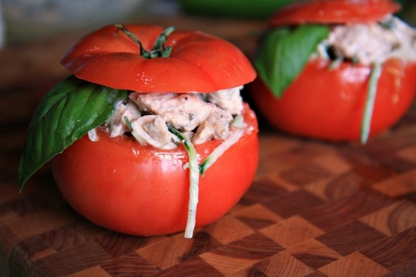 Закуска из куриной грудки в помидорках Закуска из куриной грудки в помидорках