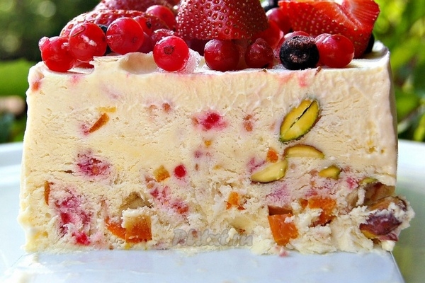 Семифредо с цукатами и фисташками Семифредо с цукатами и фисташками