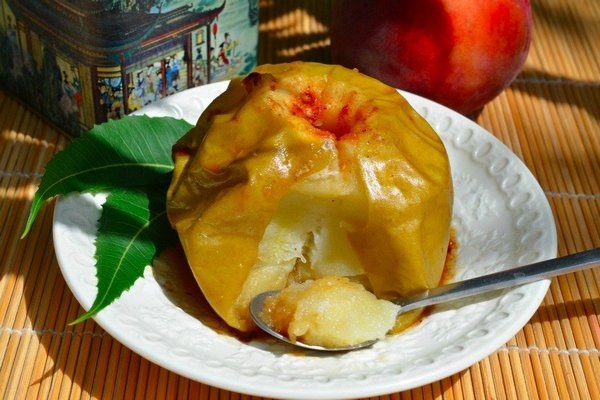 Запеченные яблоки с корицей и кедровыми орешками Запеченные яблоки с корицей и кедровыми орешками