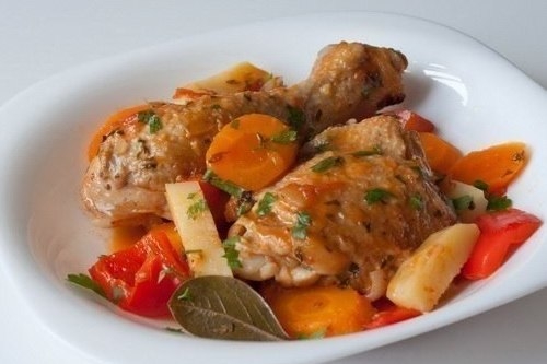 Фрикасе по-креольски из курицы в томатном соусе Фрикасе по-креольски из курицы в томатном соусе