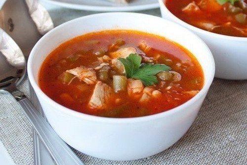 Томатный суп с куриным филе и зеленой фасолью Томатный суп с куриным филе и зеленой фасолью