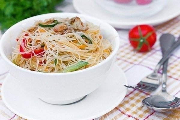 Фунчоза с жареным мясом и овощами Фунчоза с жареным мясом и овощами