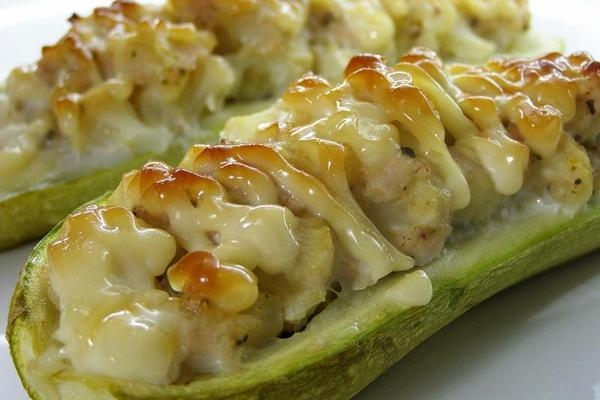 Фаршированные кабачки с овощами и курицей Фаршированные кабачки с овощами и курицей