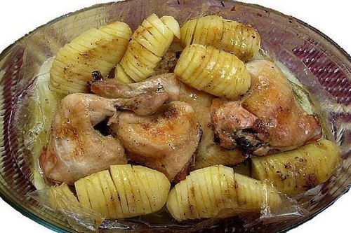 Куриные окорочка, запеченные в рукаве с картофелем Куриные окорочка, запеченные в рукаве с картофелем