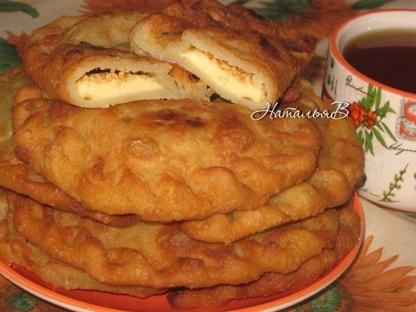 Чебуречки с сыром и кунжутом Чебуречки с сыром и кунжутом