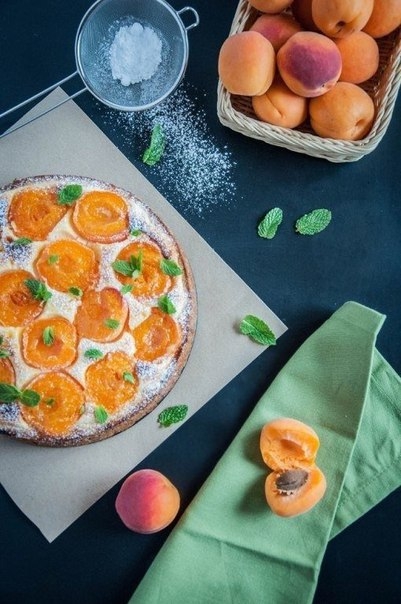 Пирог из полупесочного теста с творогом и абрикосами Пирог из полупесочного теста с творогом и абрикосами