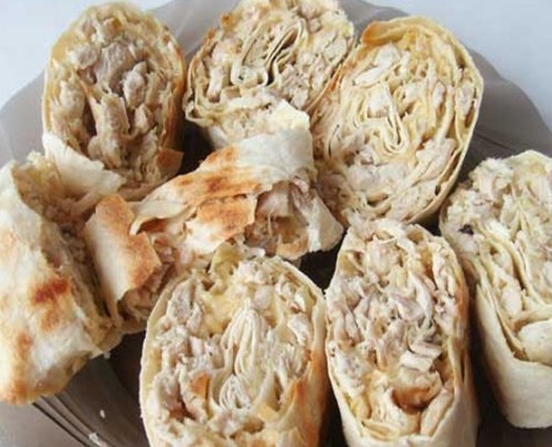 Рулет из лаваша с курицей и сыром. Рулет из лаваша с курицей и сыром.