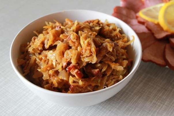 Тушеная капуста с копченым мясом. Тушеная капуста с копченым мясом.