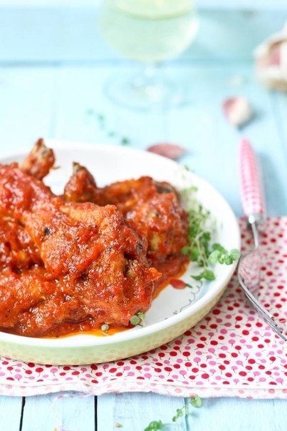 Острая курица с медом, финиками и ананасом. Острая курица с медом, финиками и ананасом.