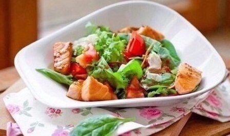 ЛУЧШИЕ 10 РЕЦЕПТОВ ВКУСНЫХ ЛЁГКИХ САЛАТИКОВ