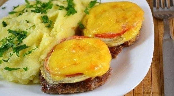 Вкуснейшие котлетки в духовке с овощами и сыром Вкуснейшие котлетки в духовке с овощами и сыром