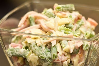 Очень быстрый и вкусный салат с ветчиной и стручковой фасолью