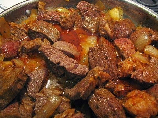 Аппетитный, сытный домашний гуляш Аппетитный, сытный домашний гуляш