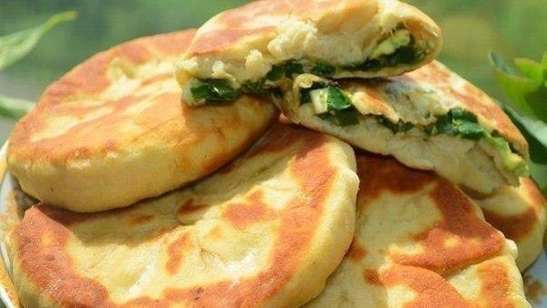 Пирожки по-домашнему с зеленым луком и яйцом Пирожки по-домашнему с зеленым луком и яйцом